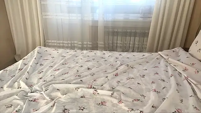 LuciaShadwell webcam