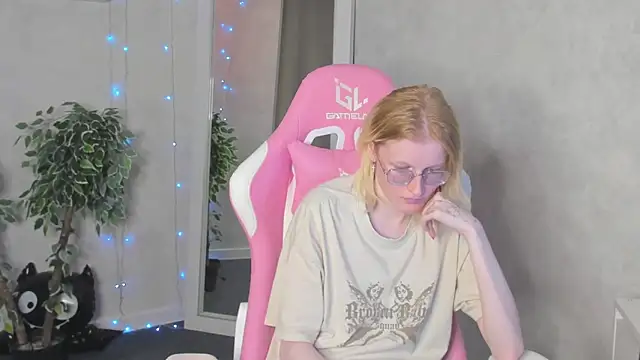 ElizabethHarpper webcam