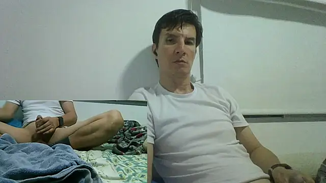 carliesexyman webcam