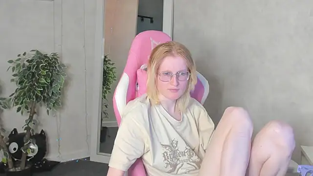 ElizabethHarpper webcam