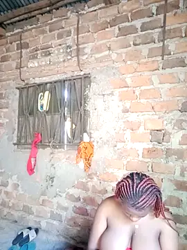 Black_juicy24 webcam