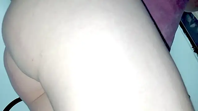 PetiteIvoryQueen19 webcam