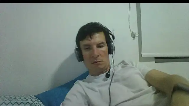 carliesexyman webcam