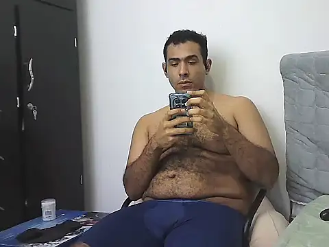 AlphaLatinoBear webcam