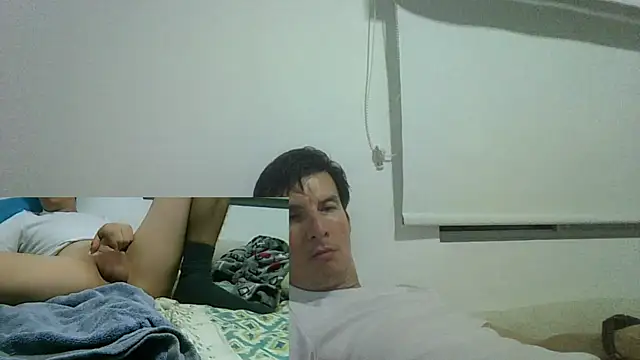 carliesexyman webcam