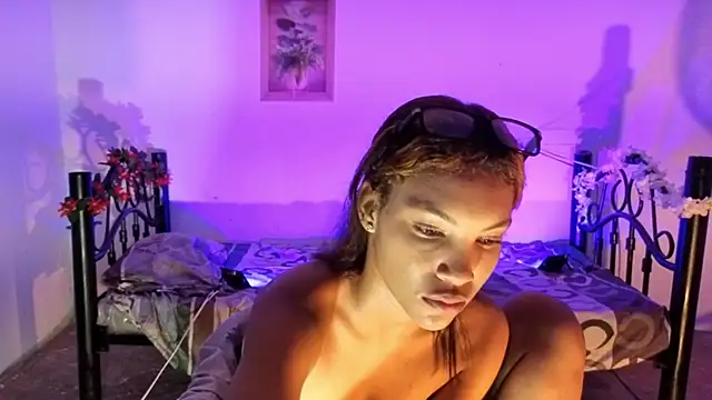 ginebra-n18 webcam stripchat model stream image