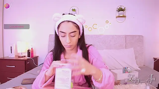 Lucyanajoi webcam