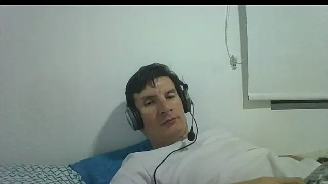 carliesexyman webcam