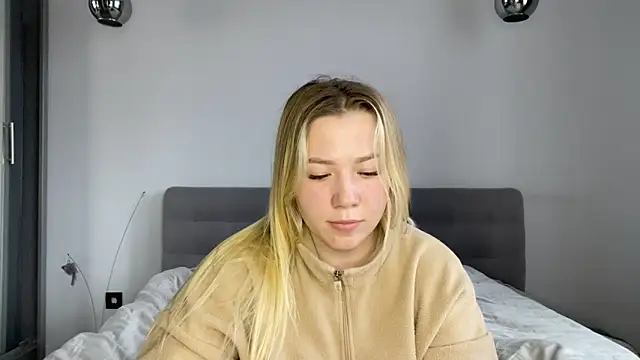 Embersweetbunny webcam