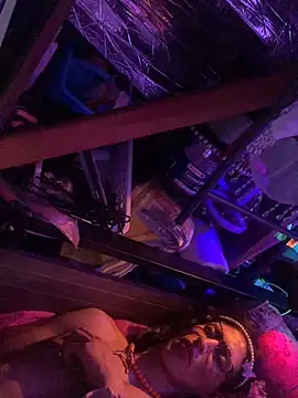 gurlnips Live Webcam on Stripchat