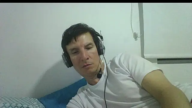 carliesexyman webcam