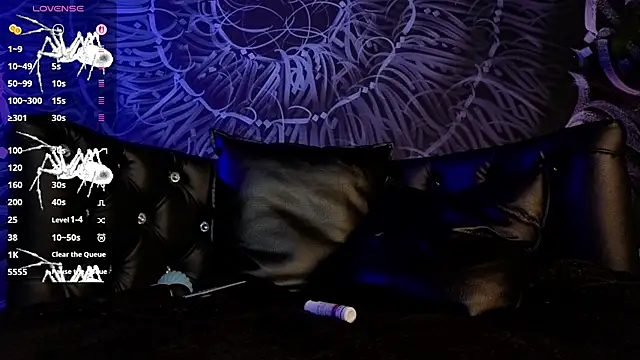 dahlia_darkwood webcam