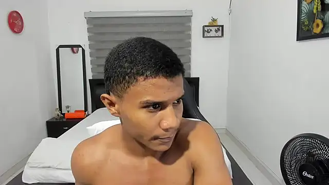 corzoethan - Corzoethan's free webcam - UK Sex Cams