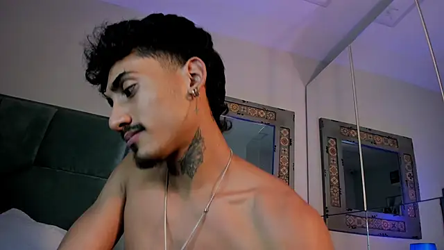 mr_strike (M twink) - show pre cum 🤤💦