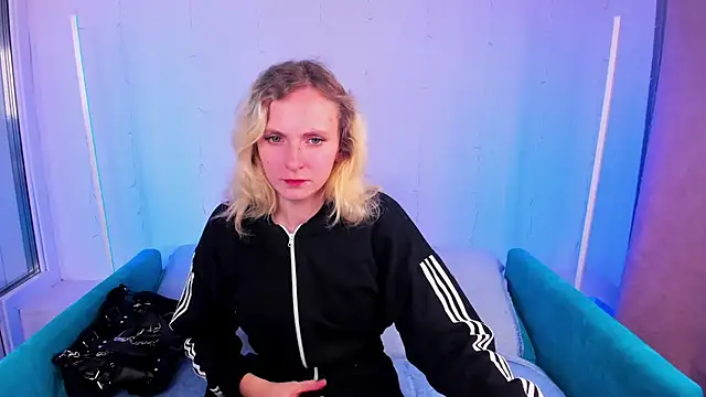 likilips (F teen) - doggy pose 3 minutes