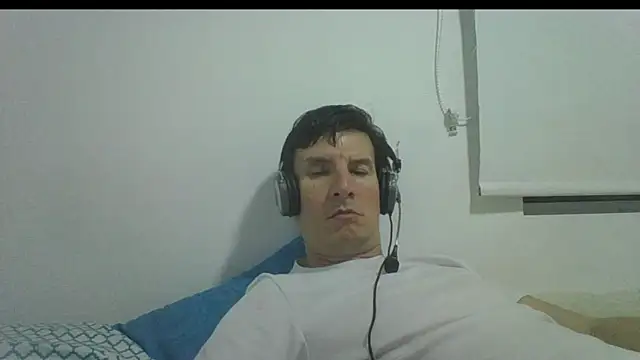 carliesexyman webcam