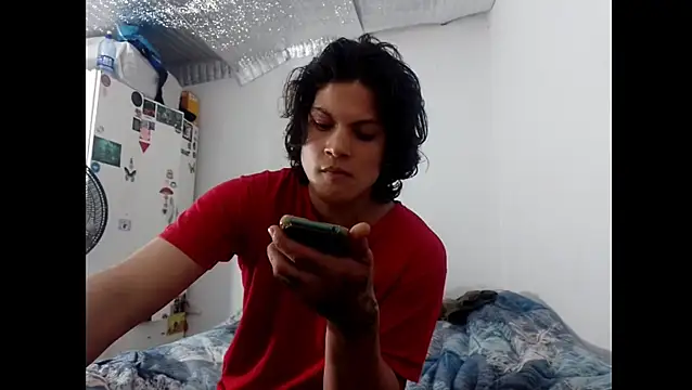 nicebabyboy (M young) - night hot in my room ... help me to cum