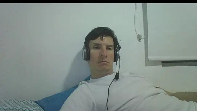 carliesexyman webcam