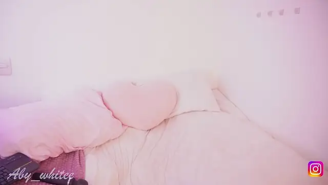 AbyWhitee webcam