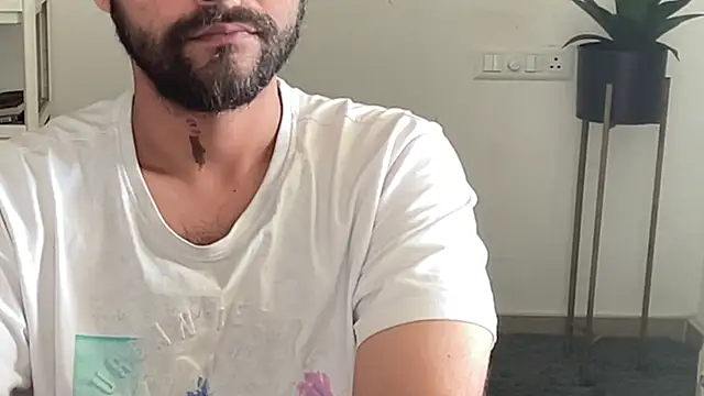 MakeMeAwareAah webcam