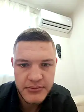 Yourbadboy69rrr webcam