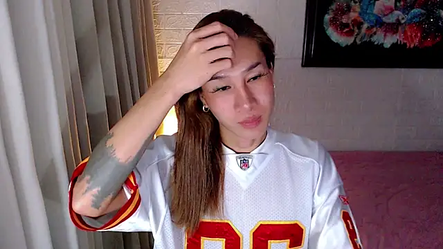 FinestCHLOExxx webcam