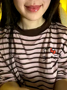 uyennii02 - Uyennii02's free webcam - UK Sex Cams