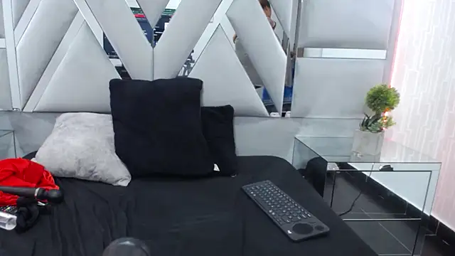 MonzerratBoyer webcam