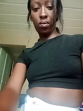 PetiteSquirtQueen webcam