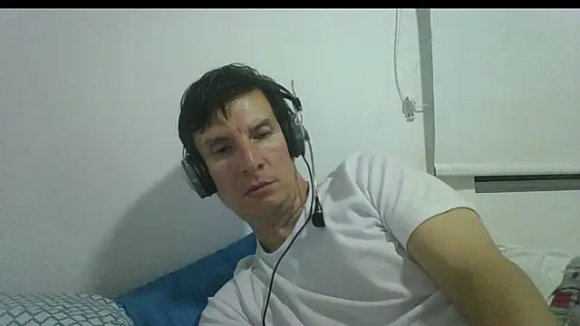 carliesexyman webcam