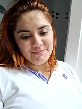 girl_redhead_bigtits webcam