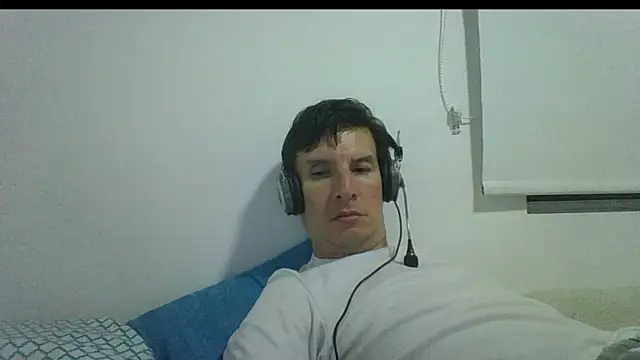 carliesexyman webcam