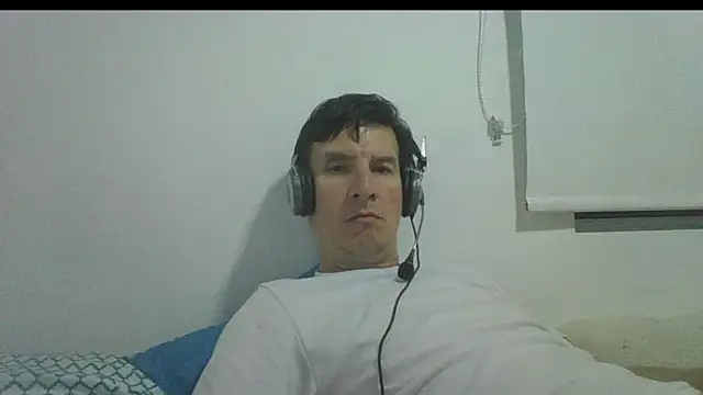 carliesexyman webcam