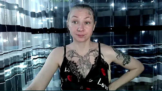 cold_lollipop (F milf) - doggy naked and spank ass