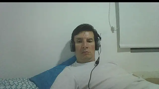 carliesexyman webcam