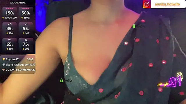 CharmingTania webcam