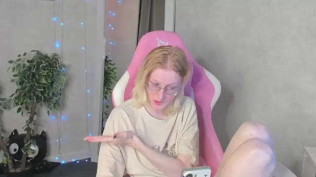 ElizabethHarpper webcam