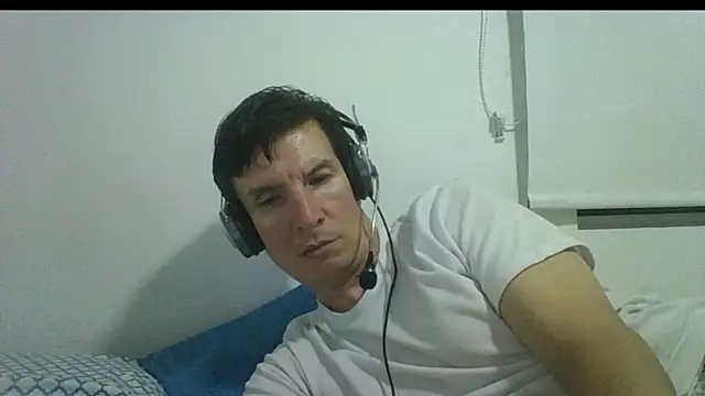 carliesexyman webcam