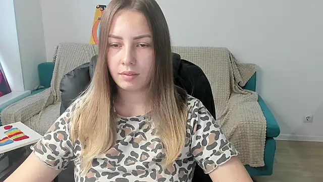 Mia_shy1 webcam