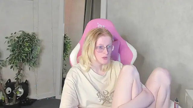 ElizabethHarpper webcam