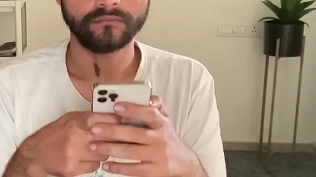 MakeMeAwareAah webcam