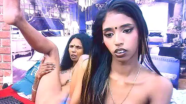 IndianSexySlender webcam