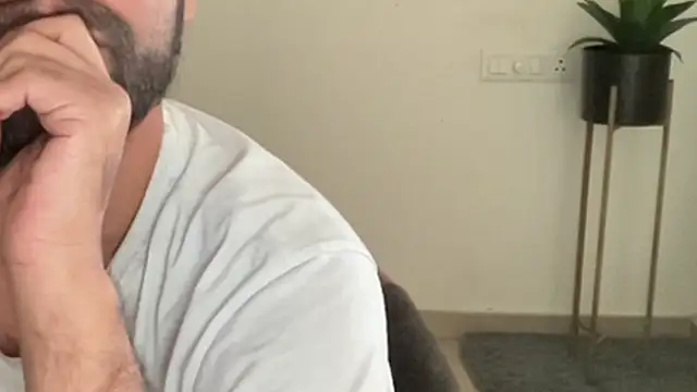 MakeMeAwareAah webcam