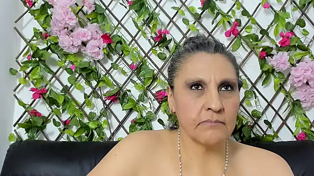 merlyna_goldens webcam