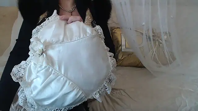 Mia-Montal777 webcam