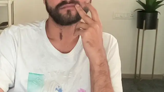 MakeMeAwareAah webcam