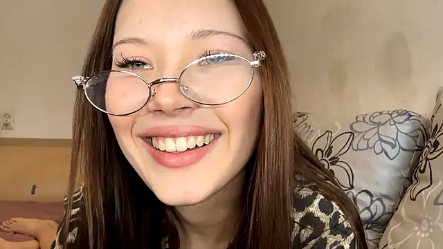 OliviaMoon_24 webcam