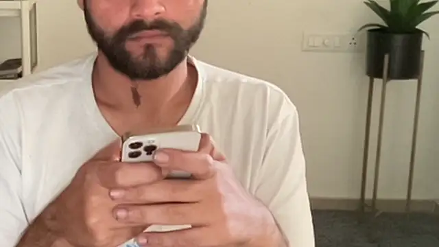 MakeMeAwareAah webcam