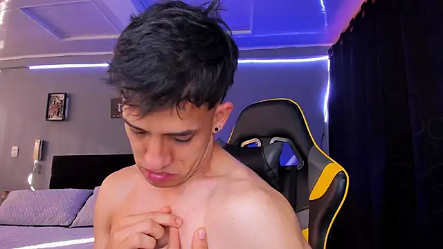 alexgiraldo__ - Alexgiraldo__'s free webcam - UK Sex Cams