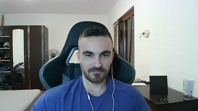 mu5clemania2 live cam screenshot male from Sex Land on Ufotopia – Live Cams & Video Chat